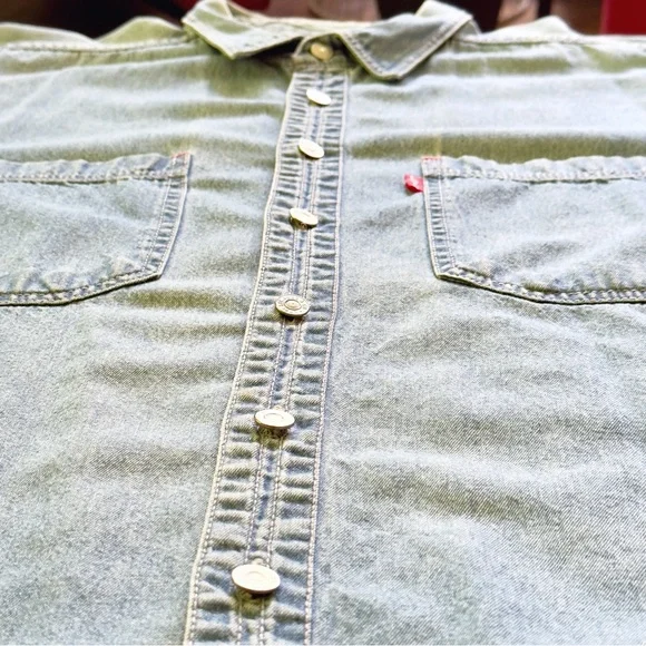 Levi’s •  Vintage Denim Red Tab Shirt • Light Blue • Large - Picture 7 of 17